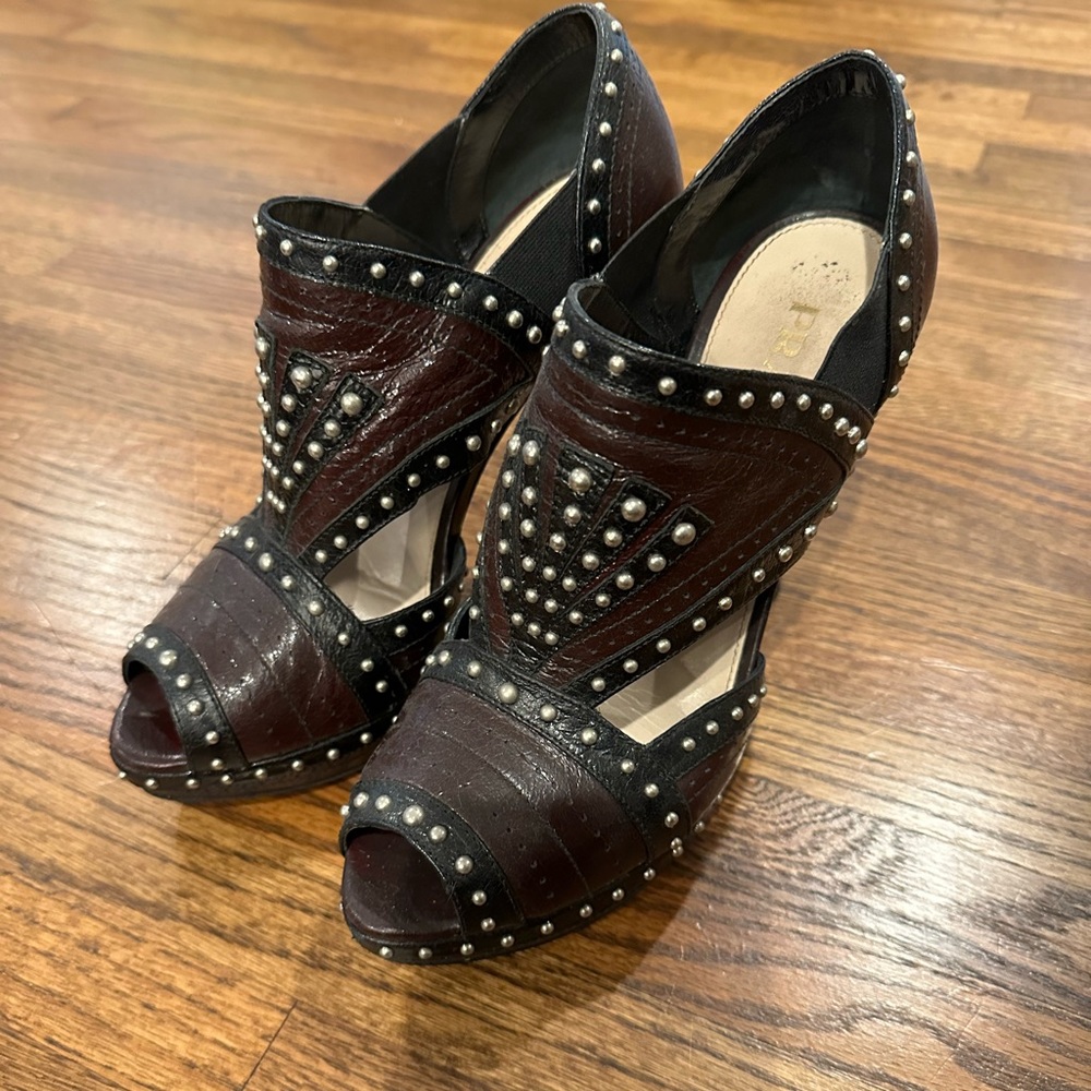 VINTAGE PRADA HEELS
